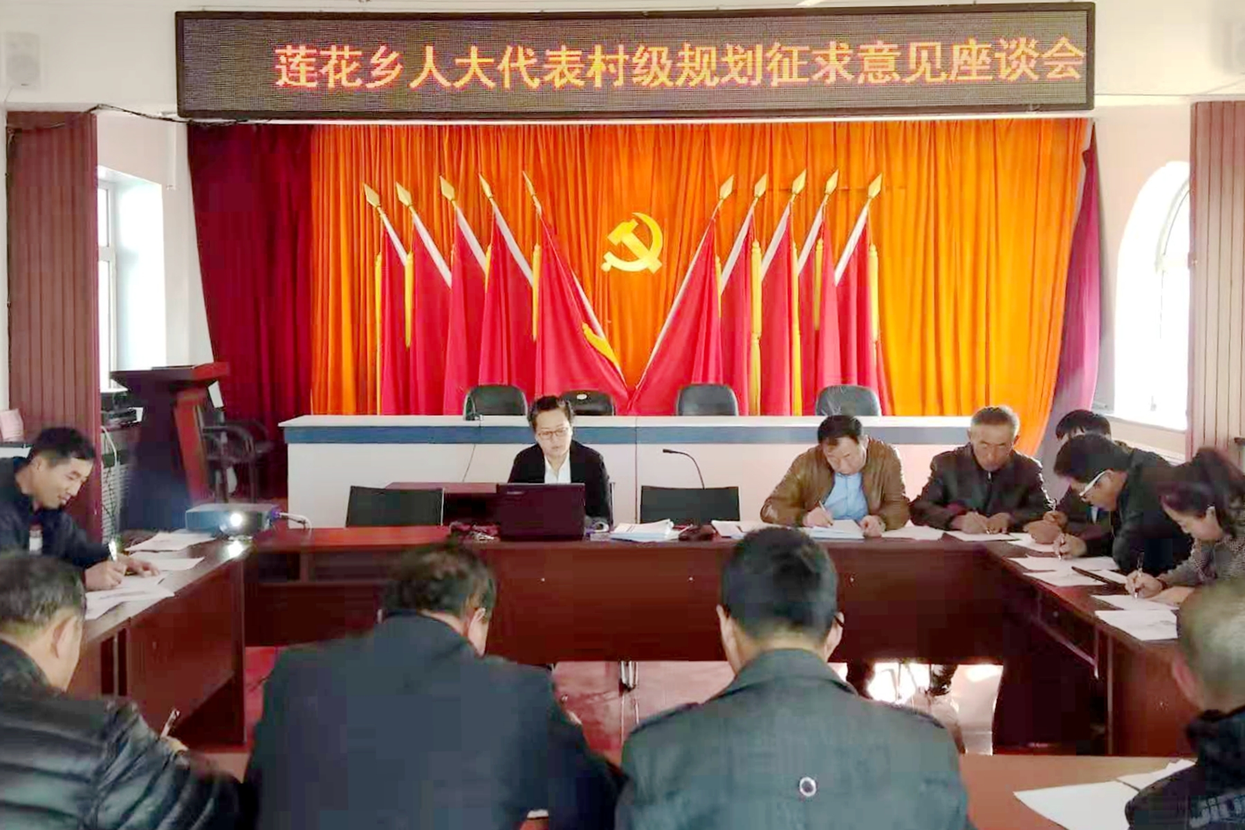 【双联双争三个一】舒兰市莲花乡组织人大代表开展村级规划征求意见座谈