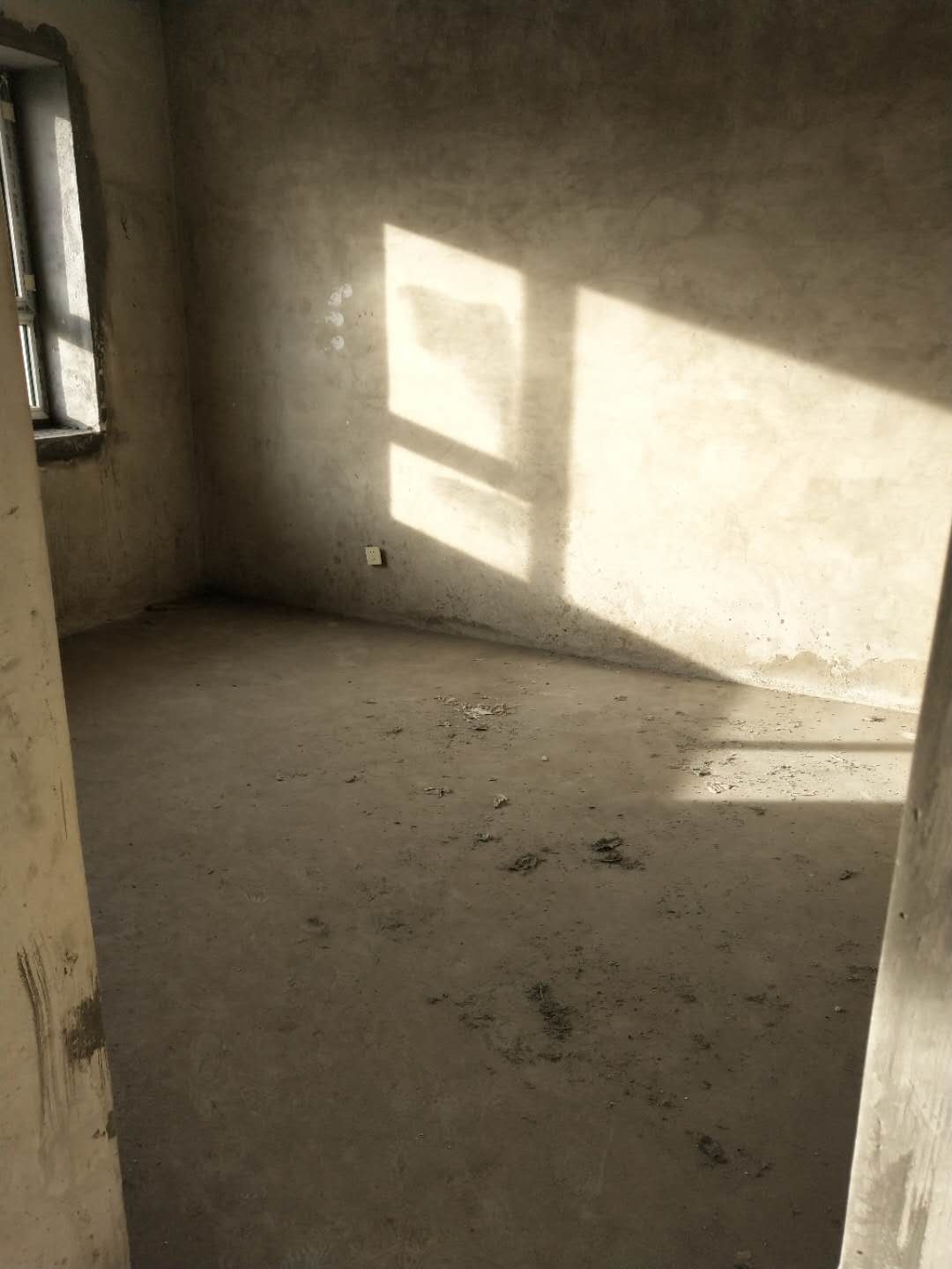 房屋出售：实验学区房人民银行住宅楼