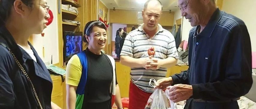 南城街道站前社区开展端午节慰问活动