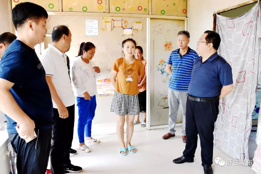 【脱贫攻坚】舒兰市领导到水曲柳镇太安村慰问贫困大学生