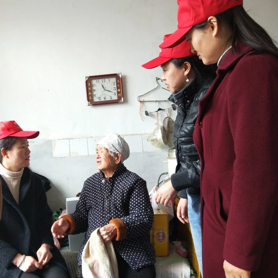 【城市基层党建进行时】中心社区开展志愿者活动