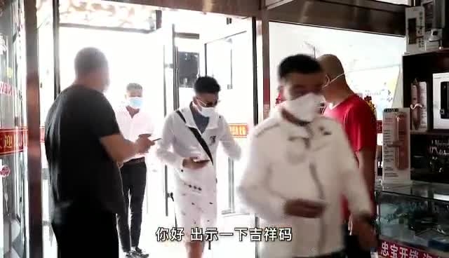 舒兰：请您在公共场所排队等候时，佩戴口罩，保持一米安全距离