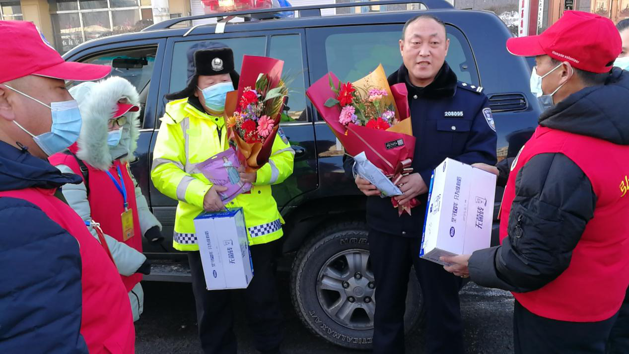 舒兰市新时代文明实践中心组织弘德志愿者开展慰问一线公安干警志愿服务活动