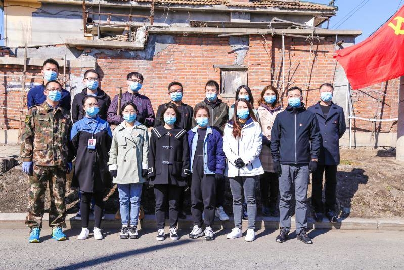 舒兰市社保局开展“党建联盟齐出力 创文明城我先行”主题党日活动