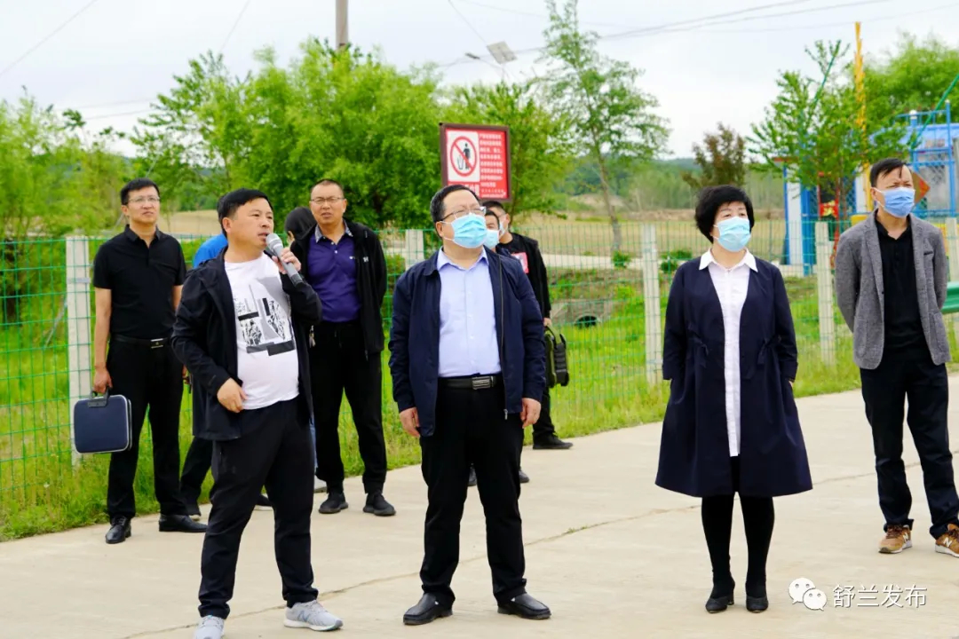 舒兰市政协视察城乡“七边”环境卫生治理工作