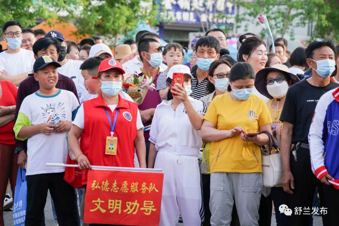 助力高考，志愿者在行动！