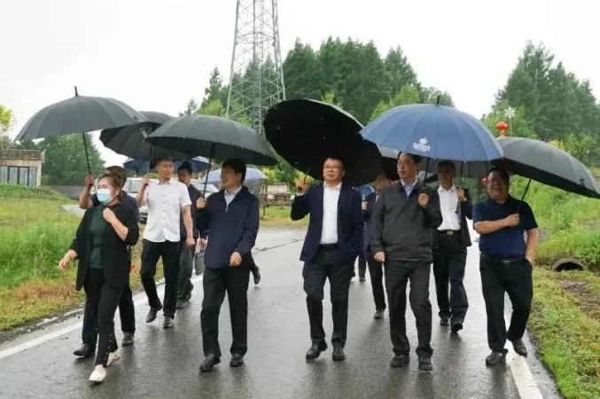 省政协副主席、省工商联主席李维斗一行到上营镇二合村开展乡村振兴联系点工作对接调研