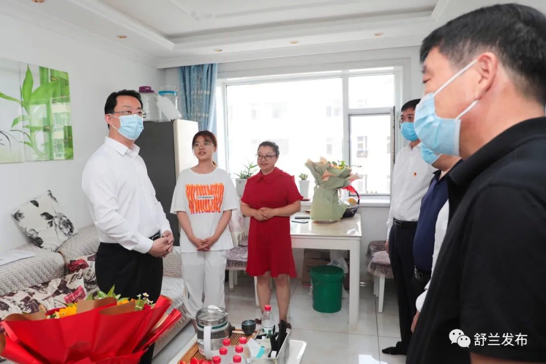 吉林市委常委、舒兰市委书记张静辉走访慰问高考优秀考生代表