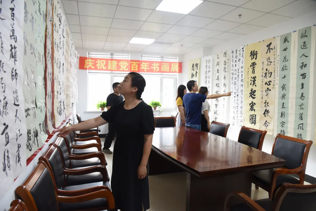 华笔颂百年 志愿永相传