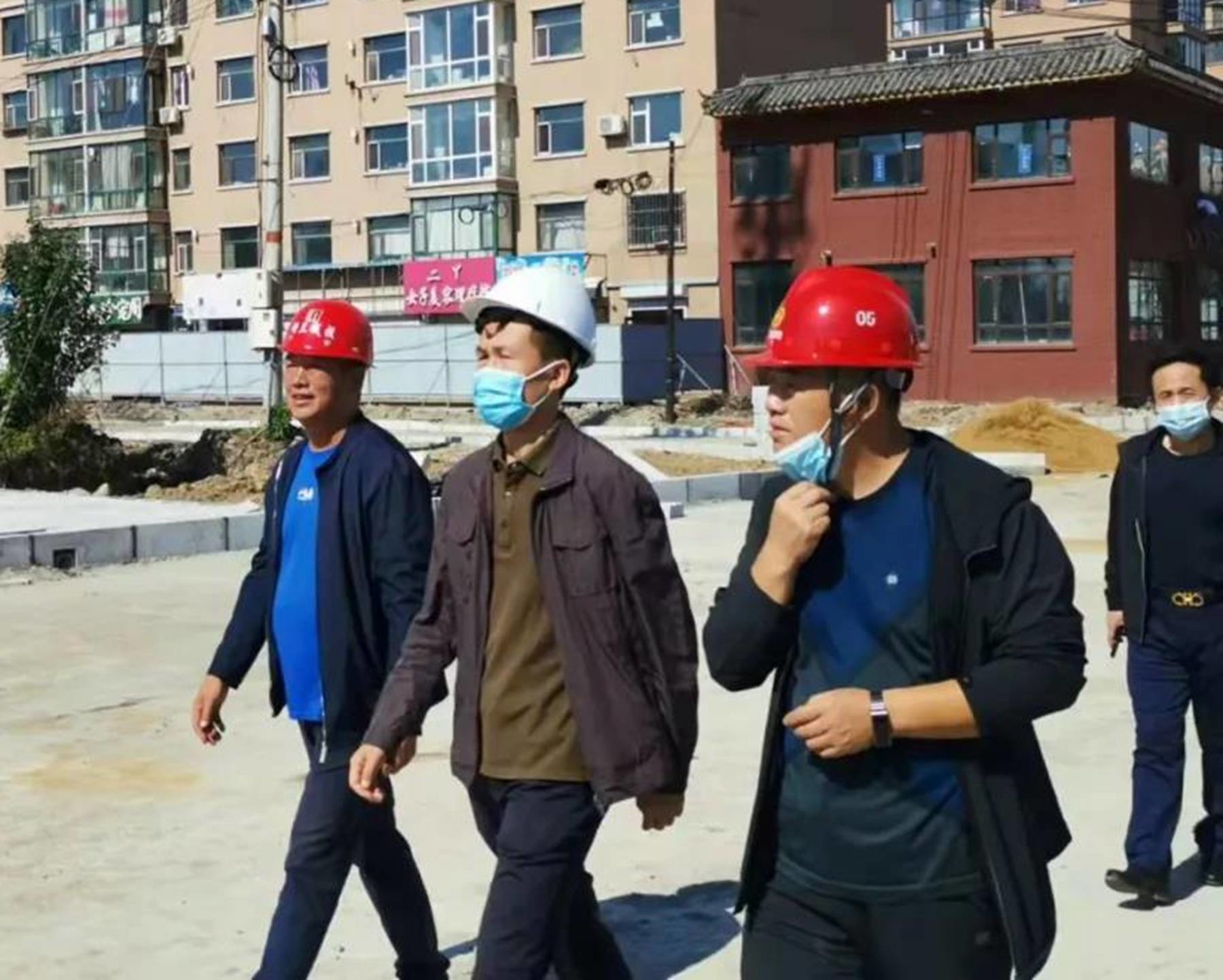 伊同强副市长视察道路工程项目