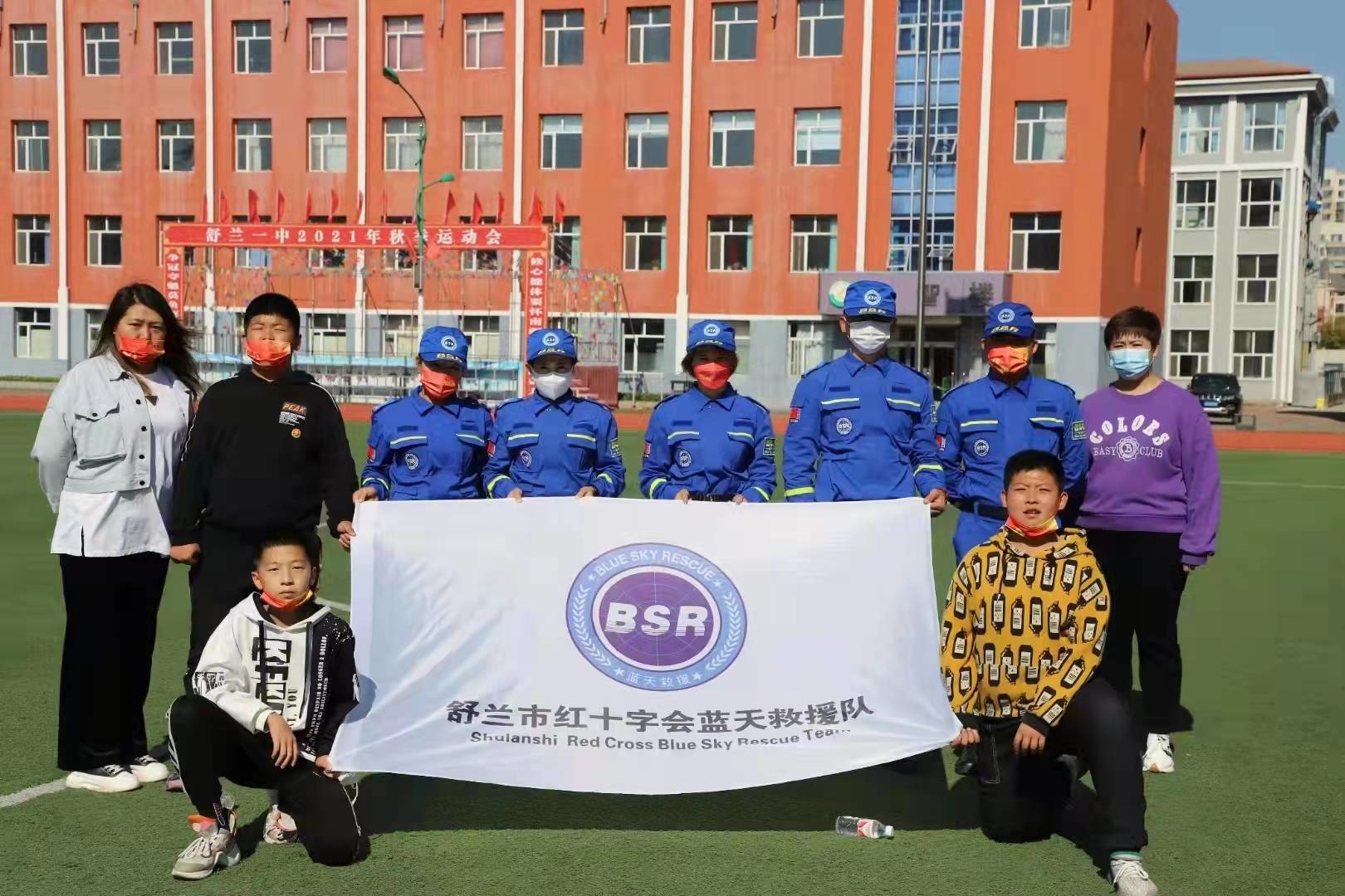 舒兰市红十字会蓝天救援队开展消杀活动 守护校园安全