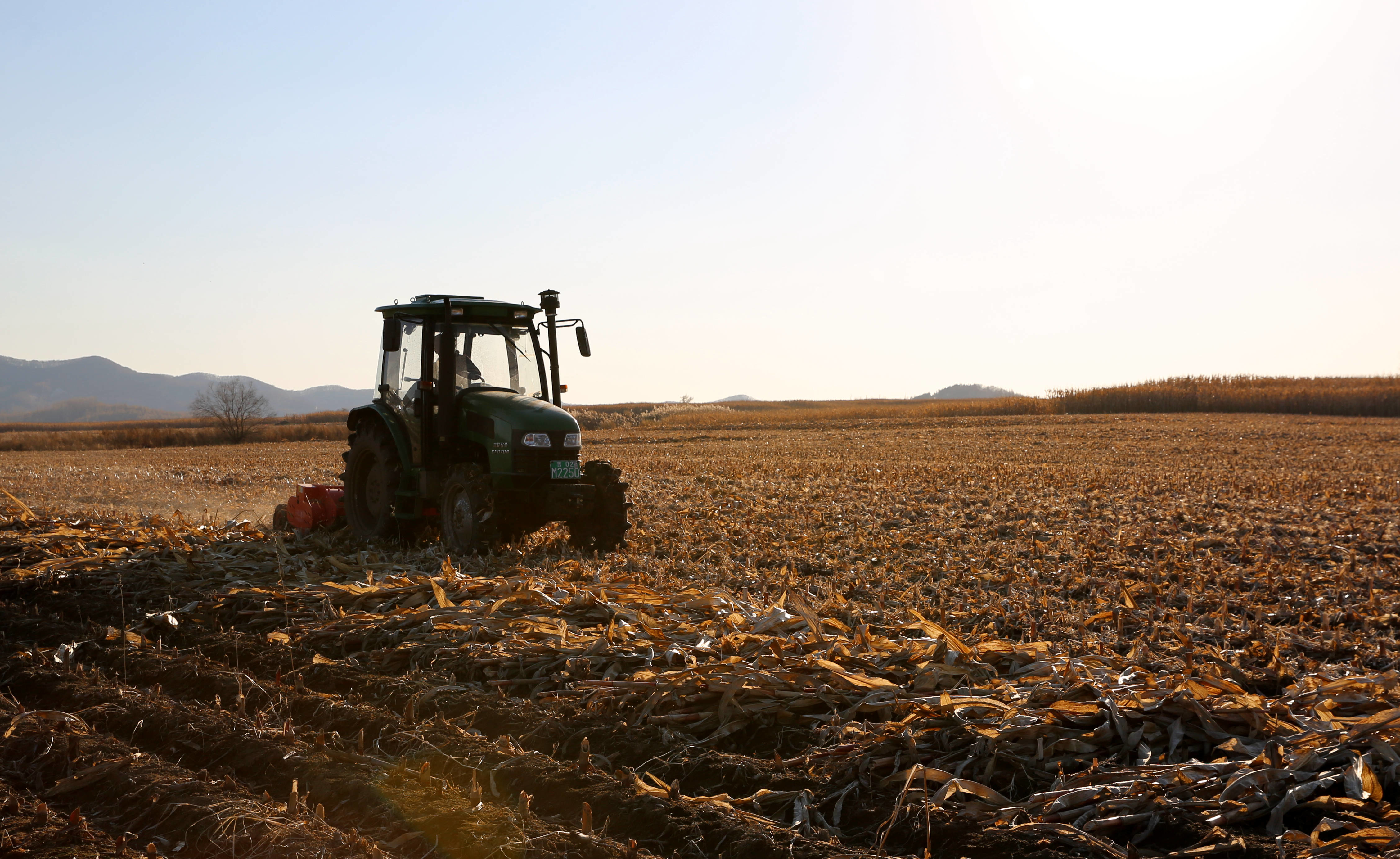 乡村振兴 | 舒兰市开原镇：秸秆粉碎还田 促农增收