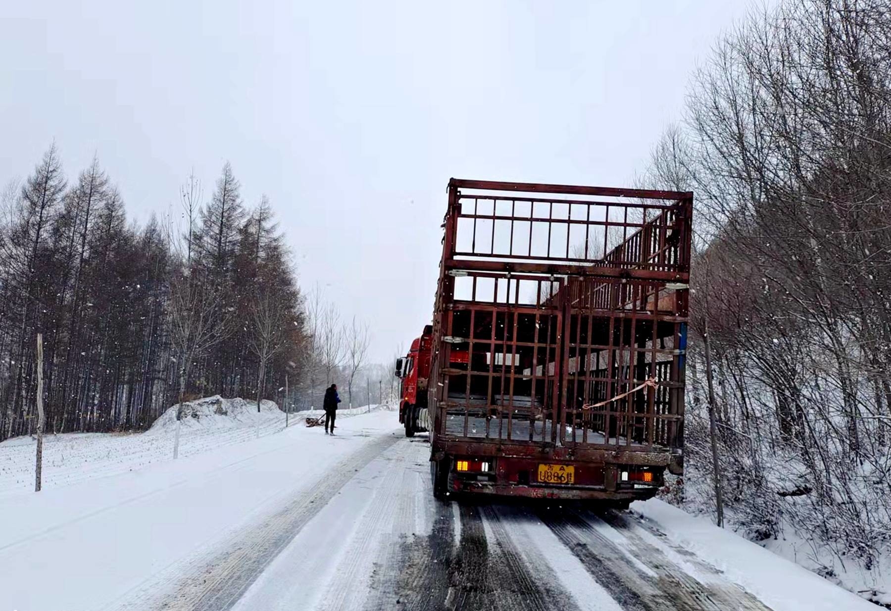 雪天路滑 请注意出行安全