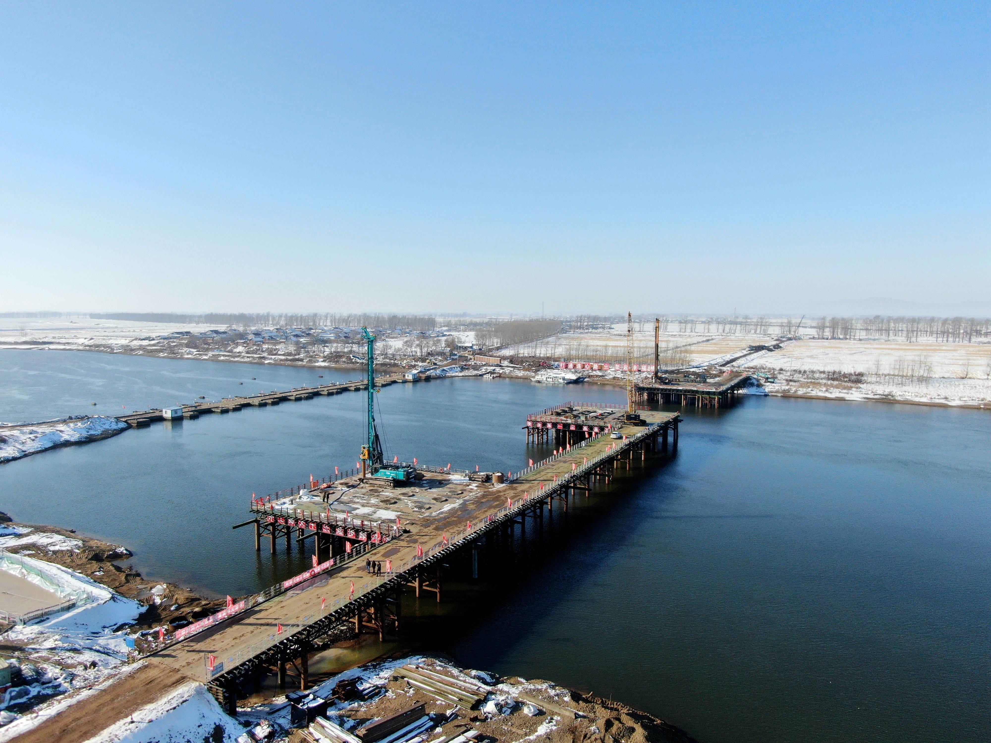 舒兰市白旗松花江大桥项目火热施工