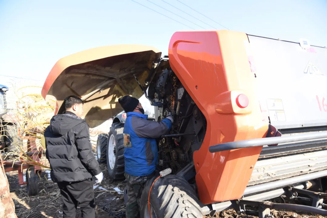 舒兰：克服不利条件 秸能公司持续推进秸秆捡拾打捆工作