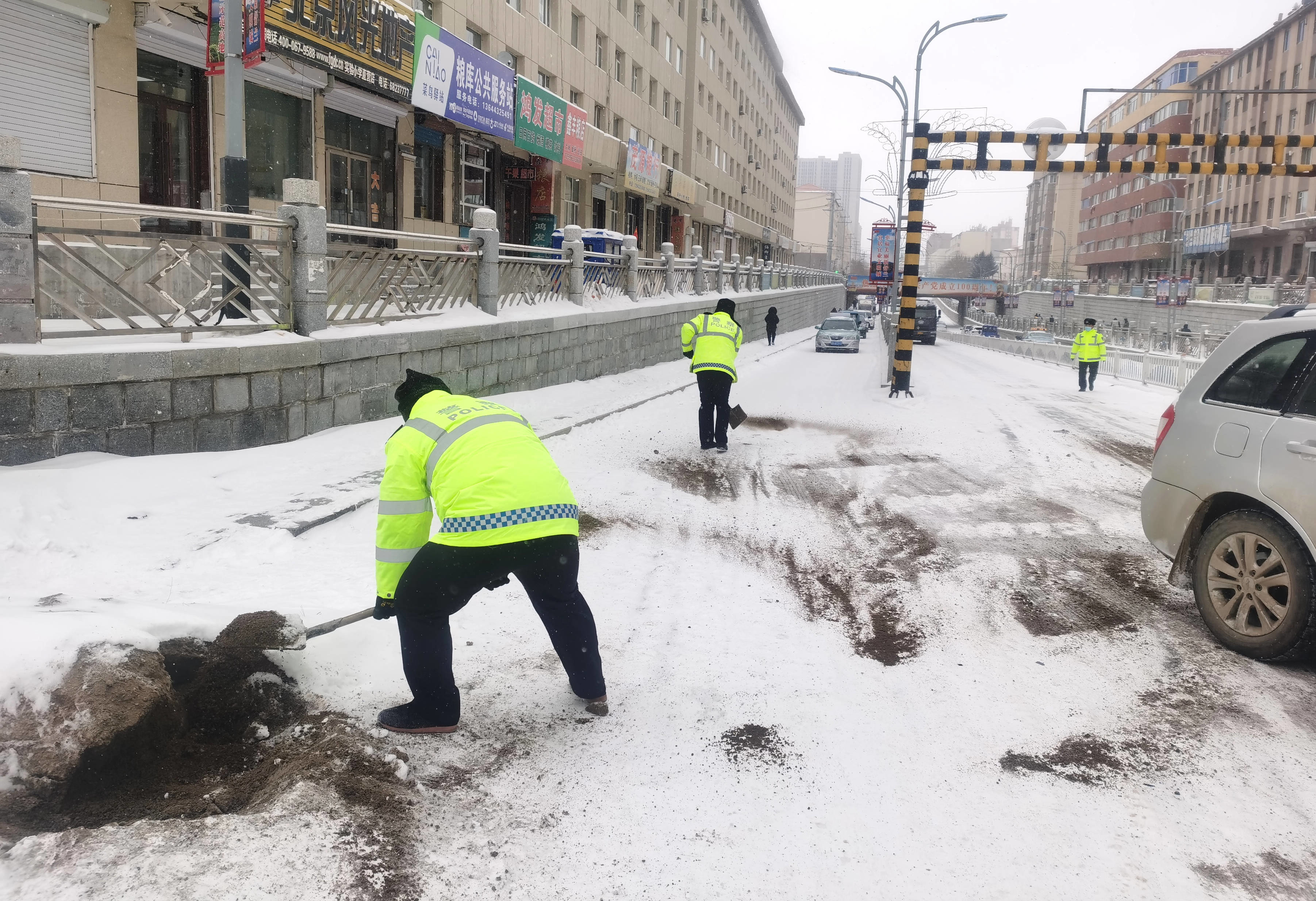 舒兰市交管大队&ldquo;疏拥堵 清积雪&rdquo; 全力保障道路安全