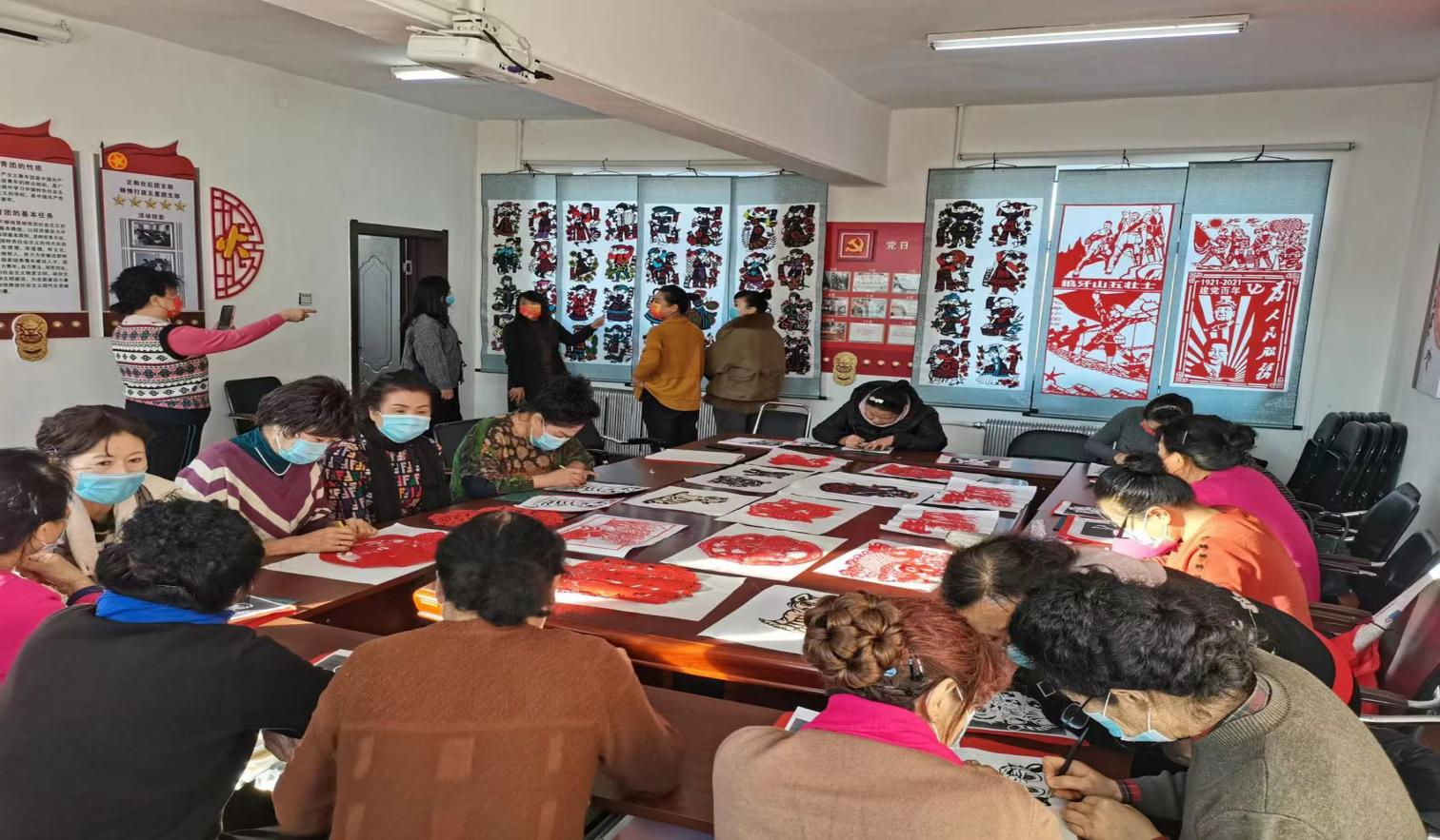 我为群众办实事丨舒兰市北城街道正阳社区携手文化馆开展&ldquo;快乐剪纸 创意无限&rdquo;文化活动