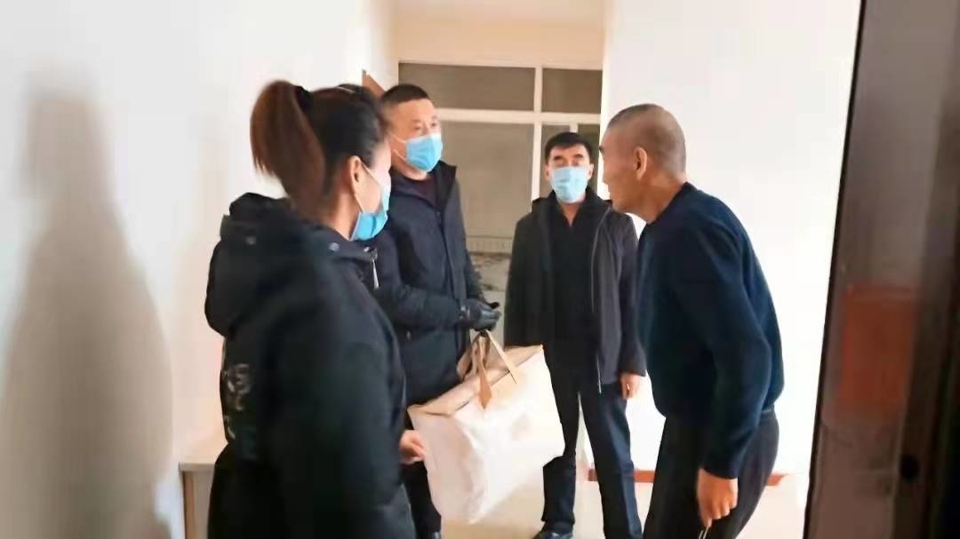 舒兰市卫生健康局机关党员干部到社区开展&ldquo;认领圆梦、精准帮扶&rdquo;活动