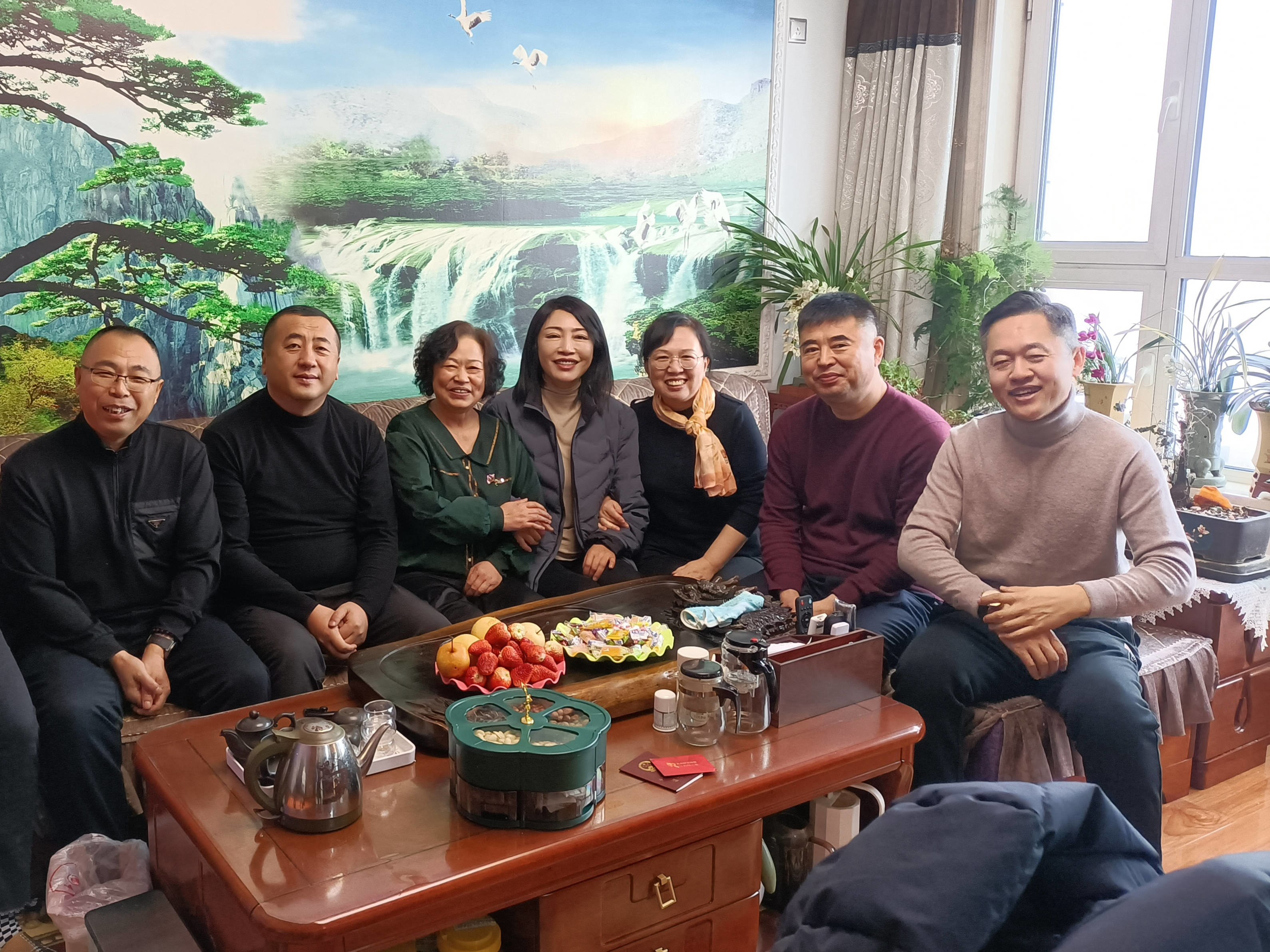 舒兰市机关事务服务中心开展走访慰问退休干部主题党日活动