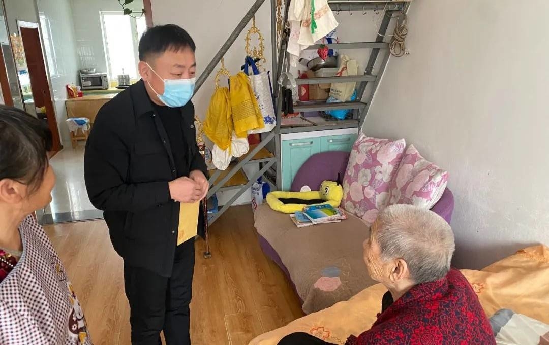 舒兰市卫生健康局春节前走访慰问离休老干部、生活困难党员