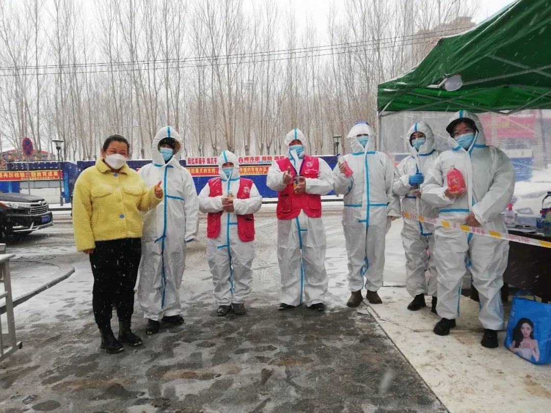 同心抗疫丨热心群众送爱心 抗疫一线不孤单