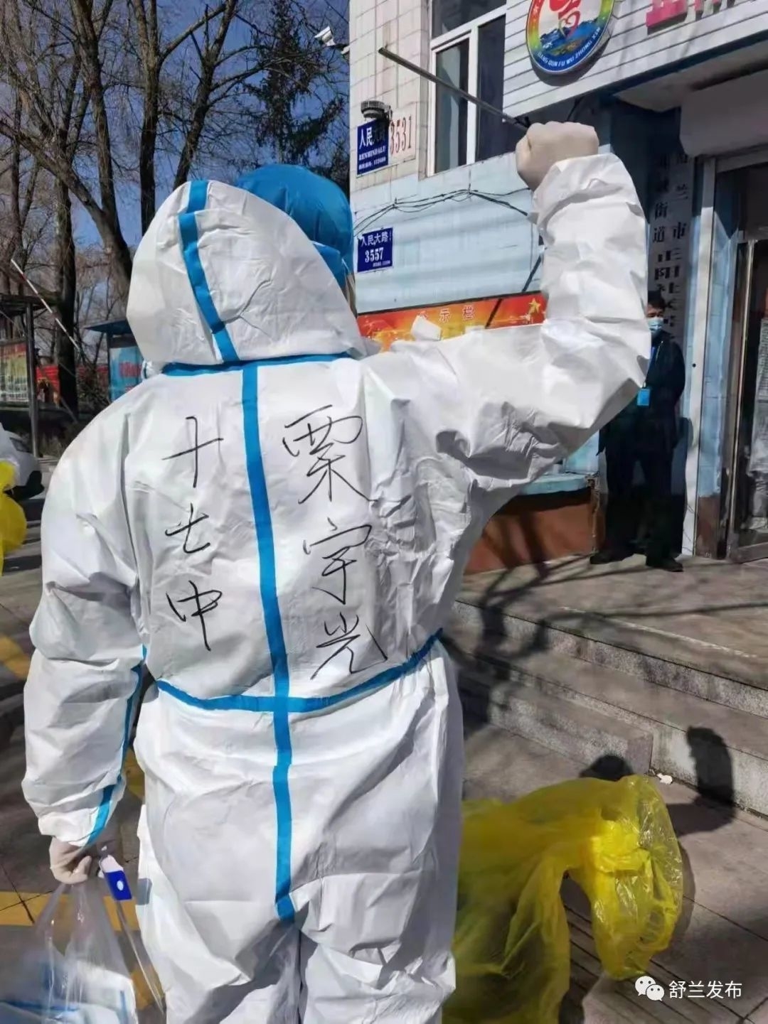 战疫先锋丨唱响战疫歌声的宇光老师