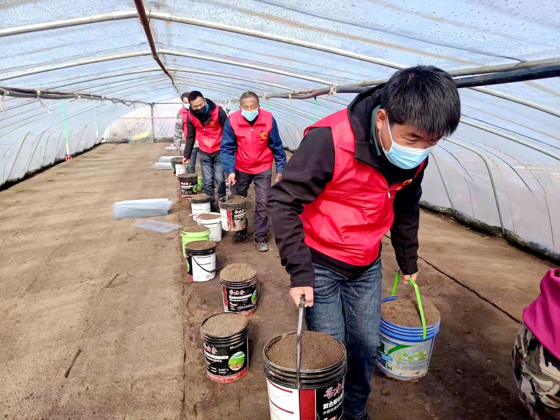 舒兰市小城林场党支部开展&ldquo;党员助春耕&rdquo;主题党日活动