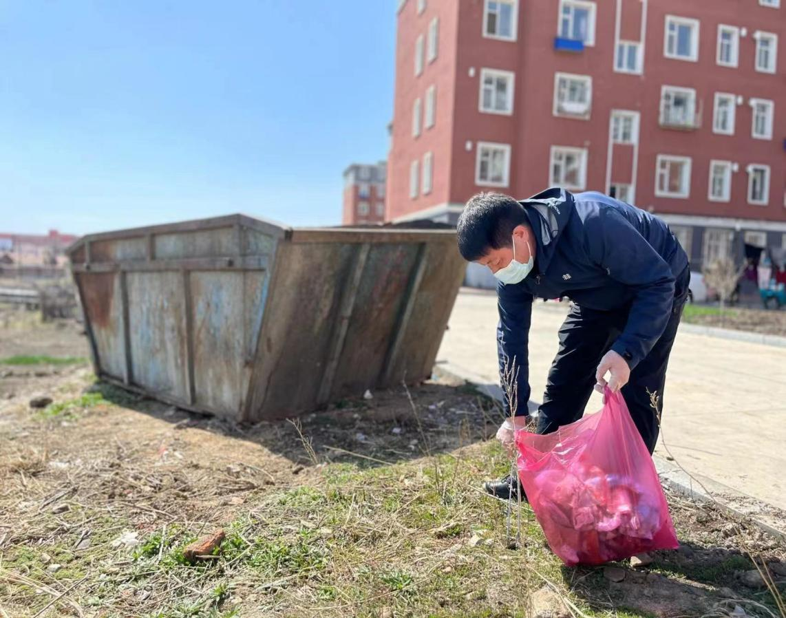 舒兰市商务局、吉舒街道镇北社区联合开展&ldquo;清洁公共环境 共建美好家园&rdquo;主题党日活动