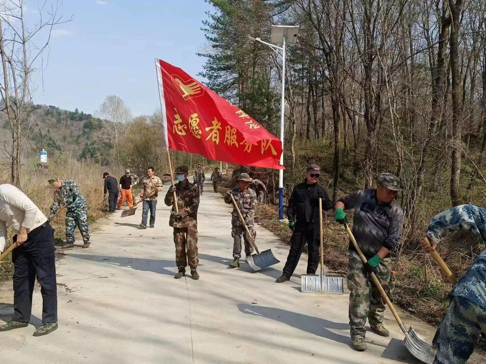舒兰市林业局开展&ldquo;文明舒兰&bull;净美稻乡&rdquo;城市清洁志愿服务活动