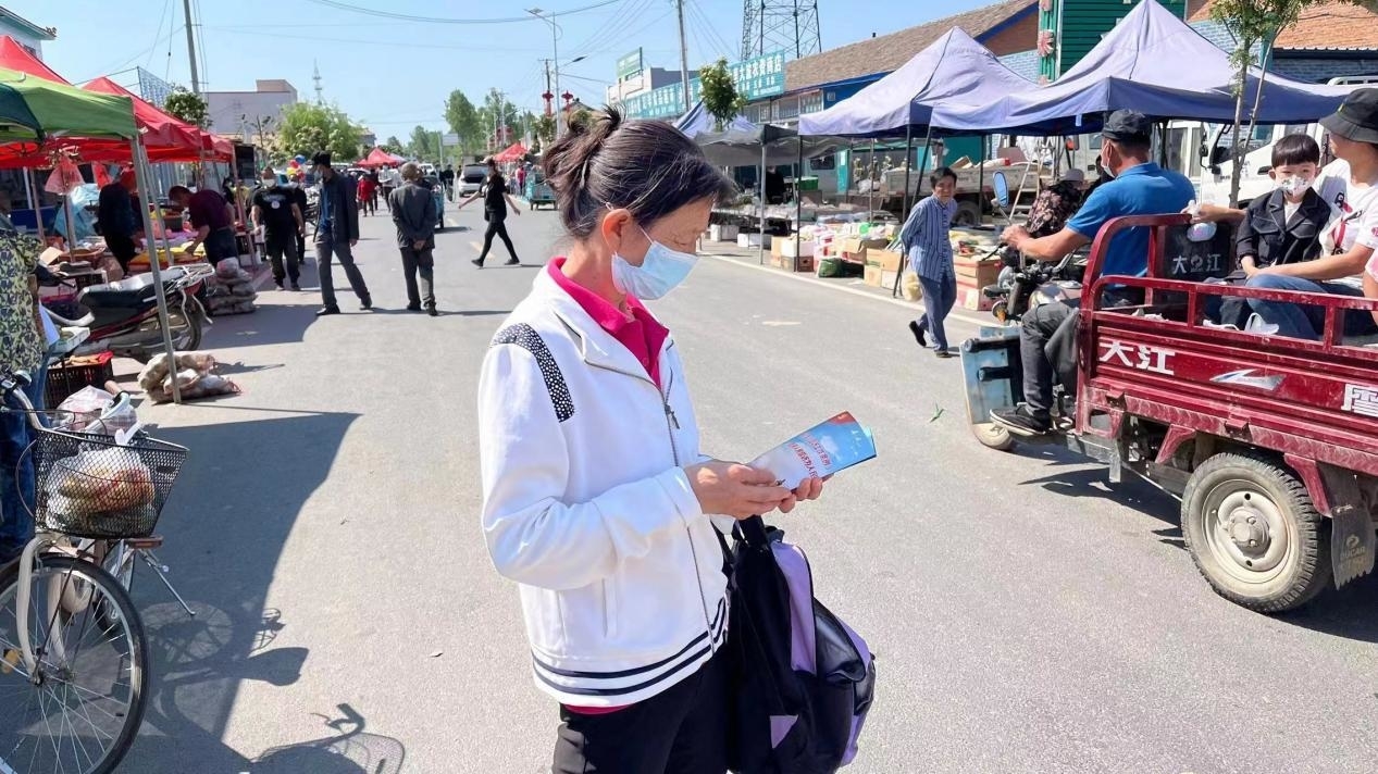 舒兰市七里乡开展《信访工作条例》宣传活动