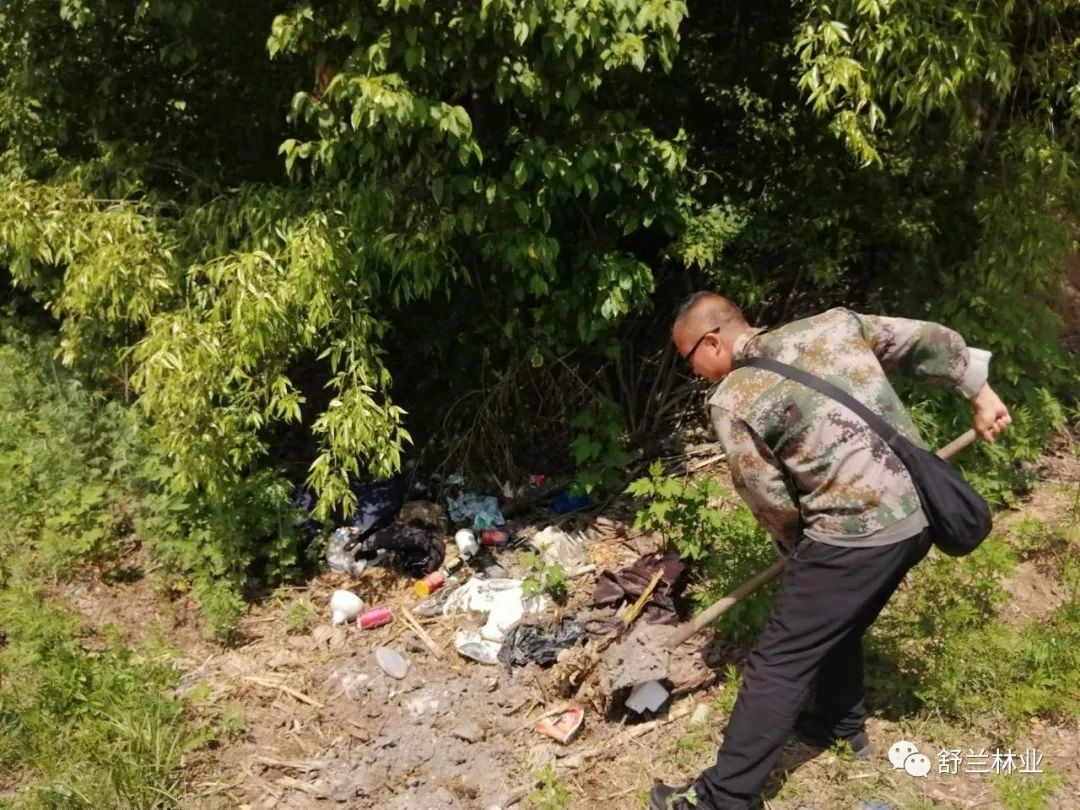 林边整治丨群岭林场开展林边环境卫生整治活动