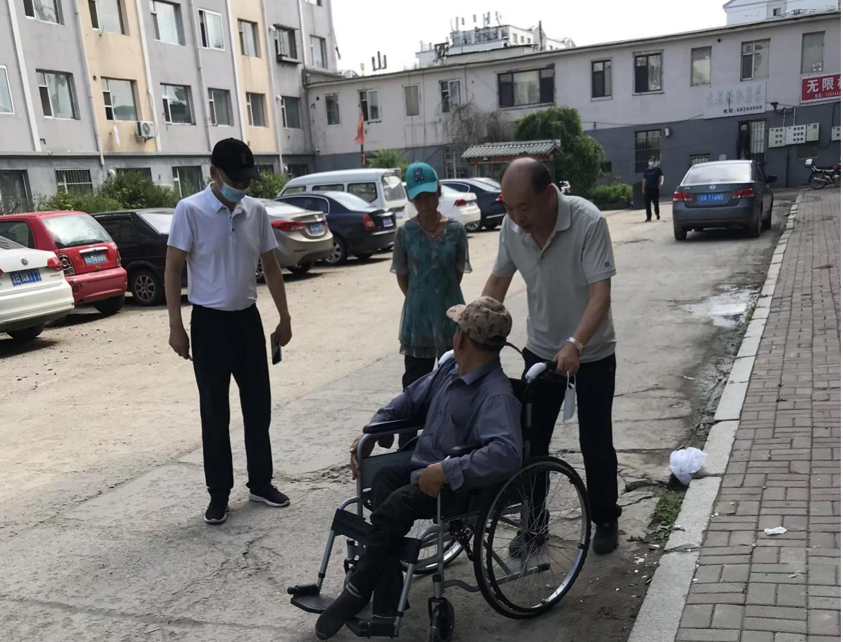 我为群众办实事丨舒兰市总工会为残疾群众送轮椅