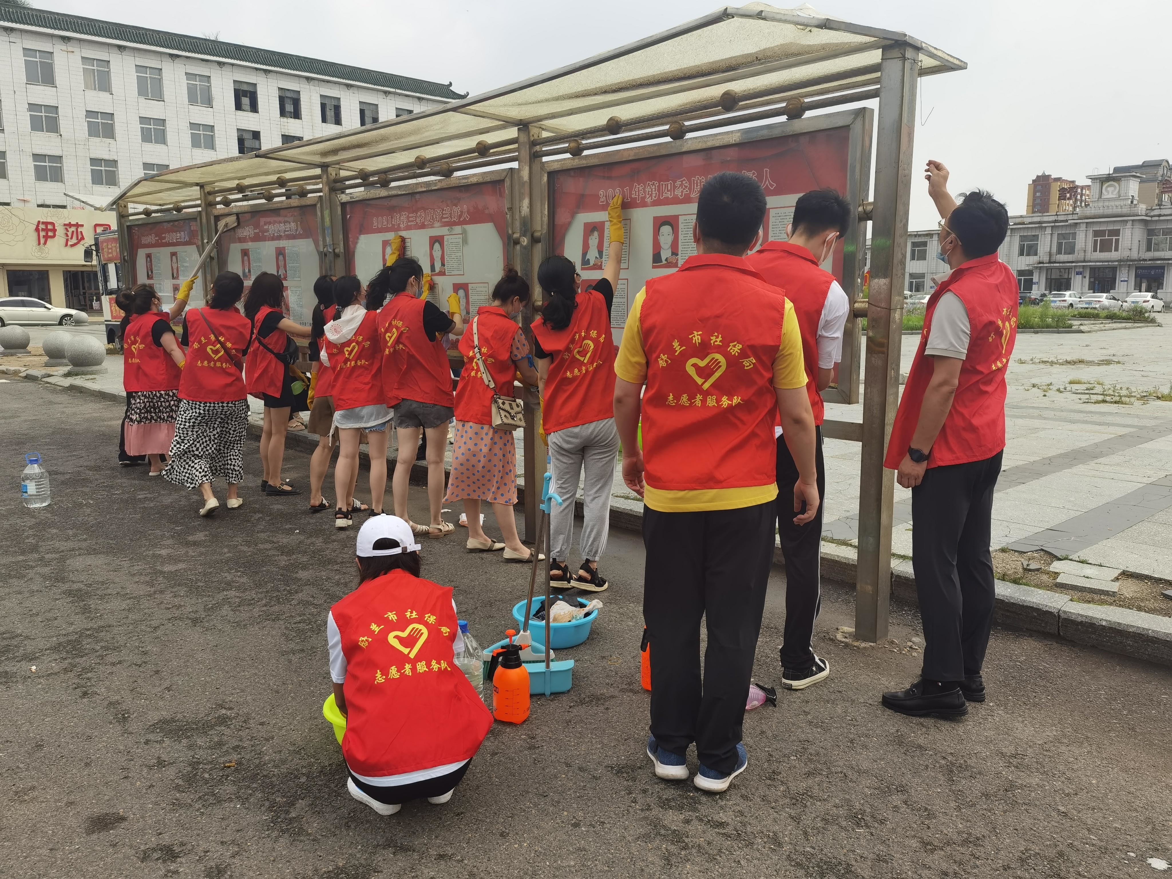 舒兰市社保局与市农电局共同开展&ldquo;好人擦亮好人榜 文明单位绎文明&rdquo;志愿服务活动