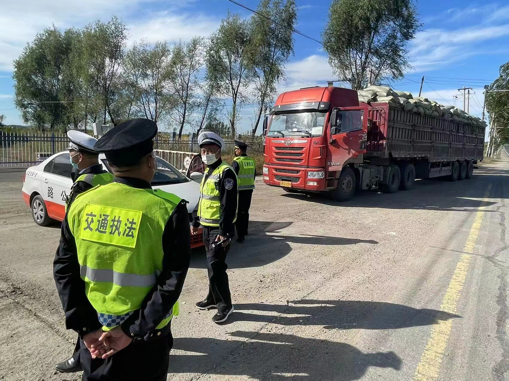 舒兰市交通运输综合行政执法大队联合交巡警大队&ldquo;利剑&rdquo;出鞘保安全