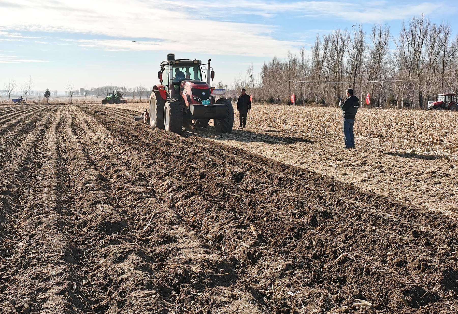 舒兰市农业农村局组织召开2022年度东北黑土地保护建设项目深翻碎混现场会