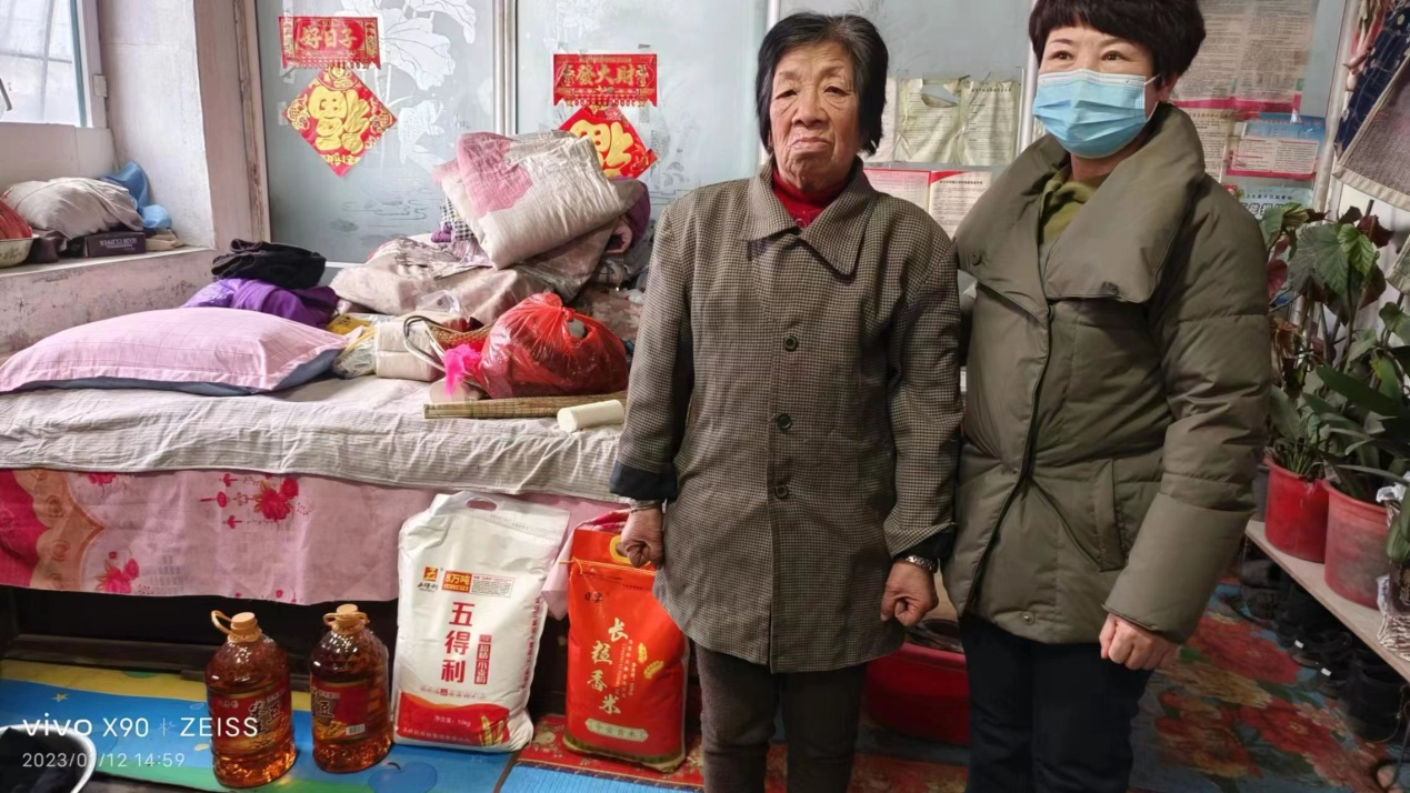 舒兰市水务公司春节前走访慰问脱贫户