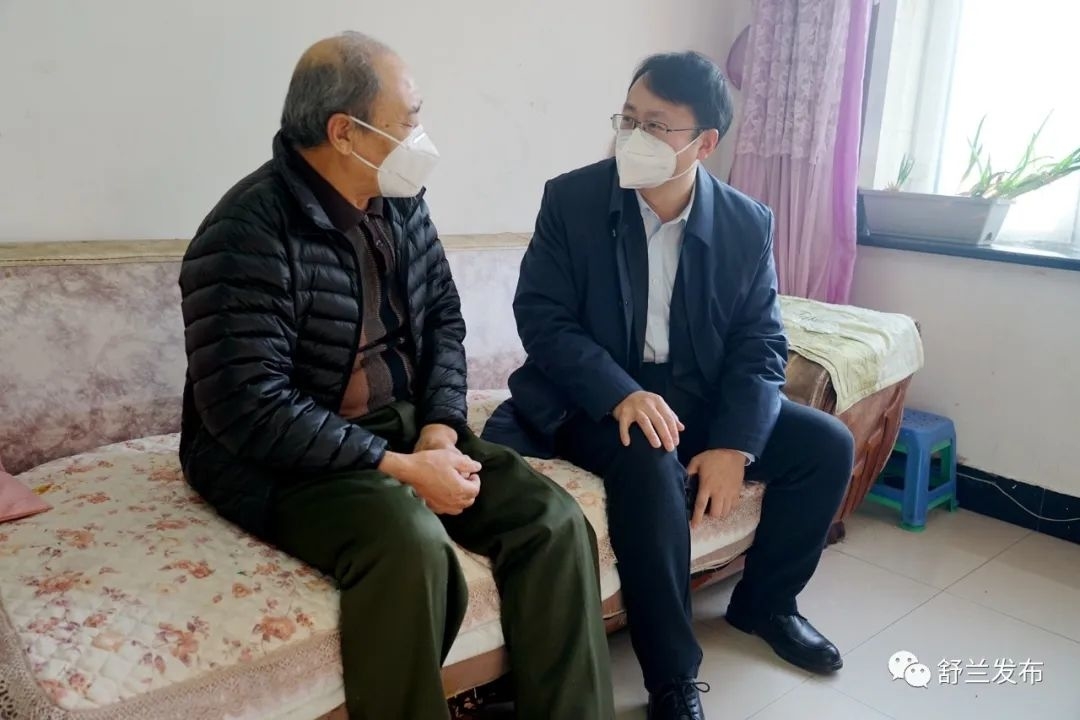 吉林市委常委、宣传部部长王卫东到舒兰走访慰问困难党员