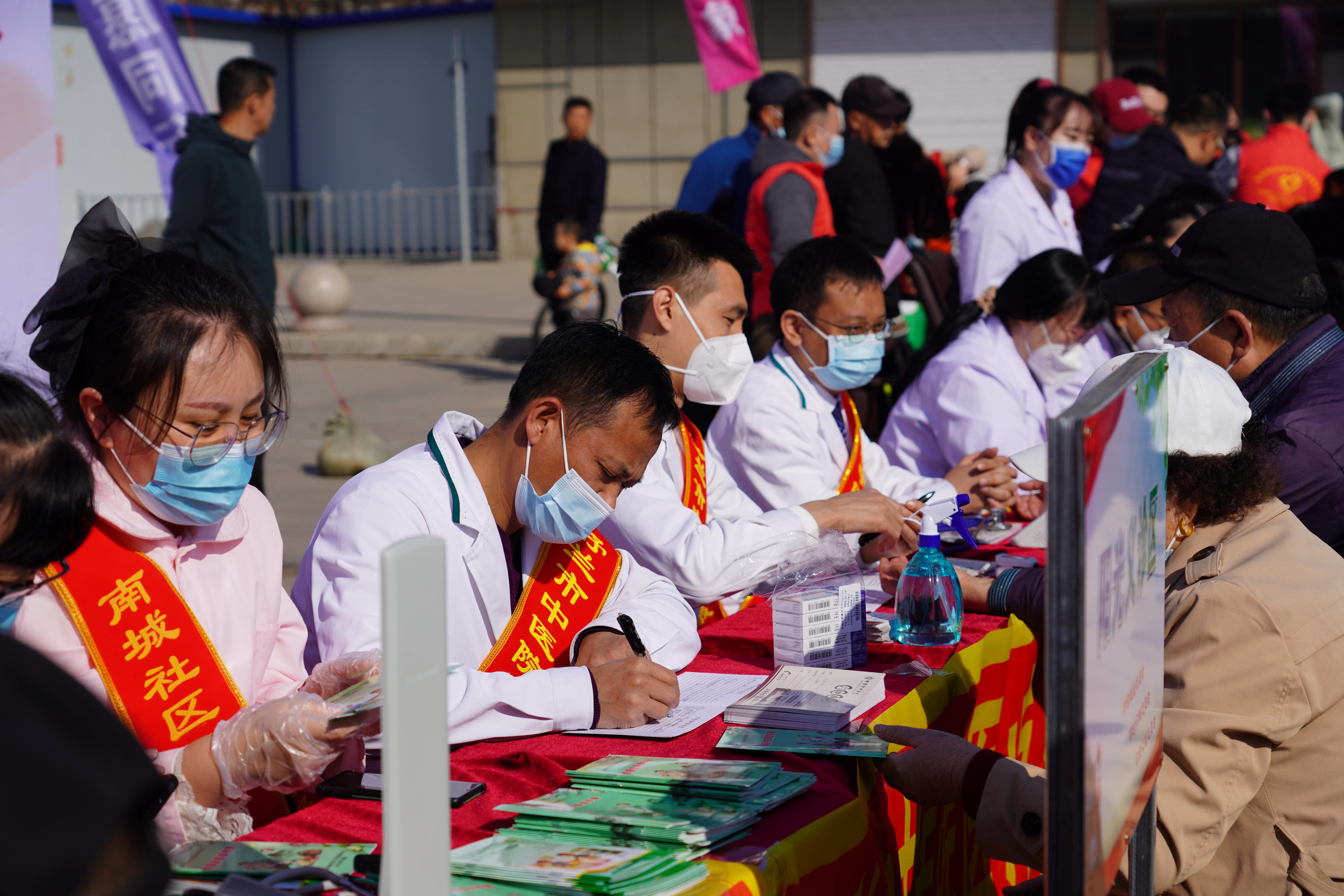 舒兰：大集办在家门口 志愿服务暖民心