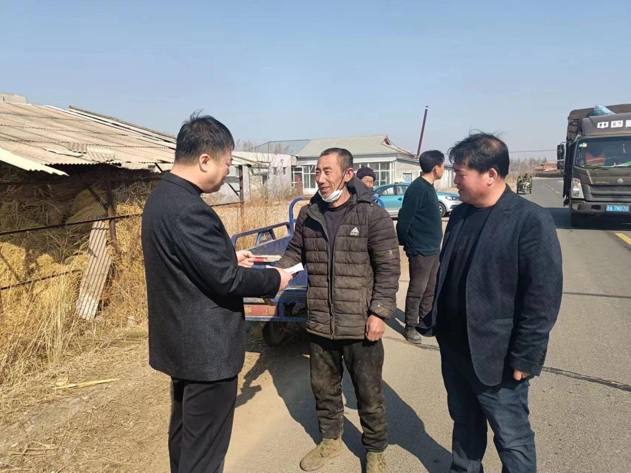 舒兰市医保局开展春耕助农活动