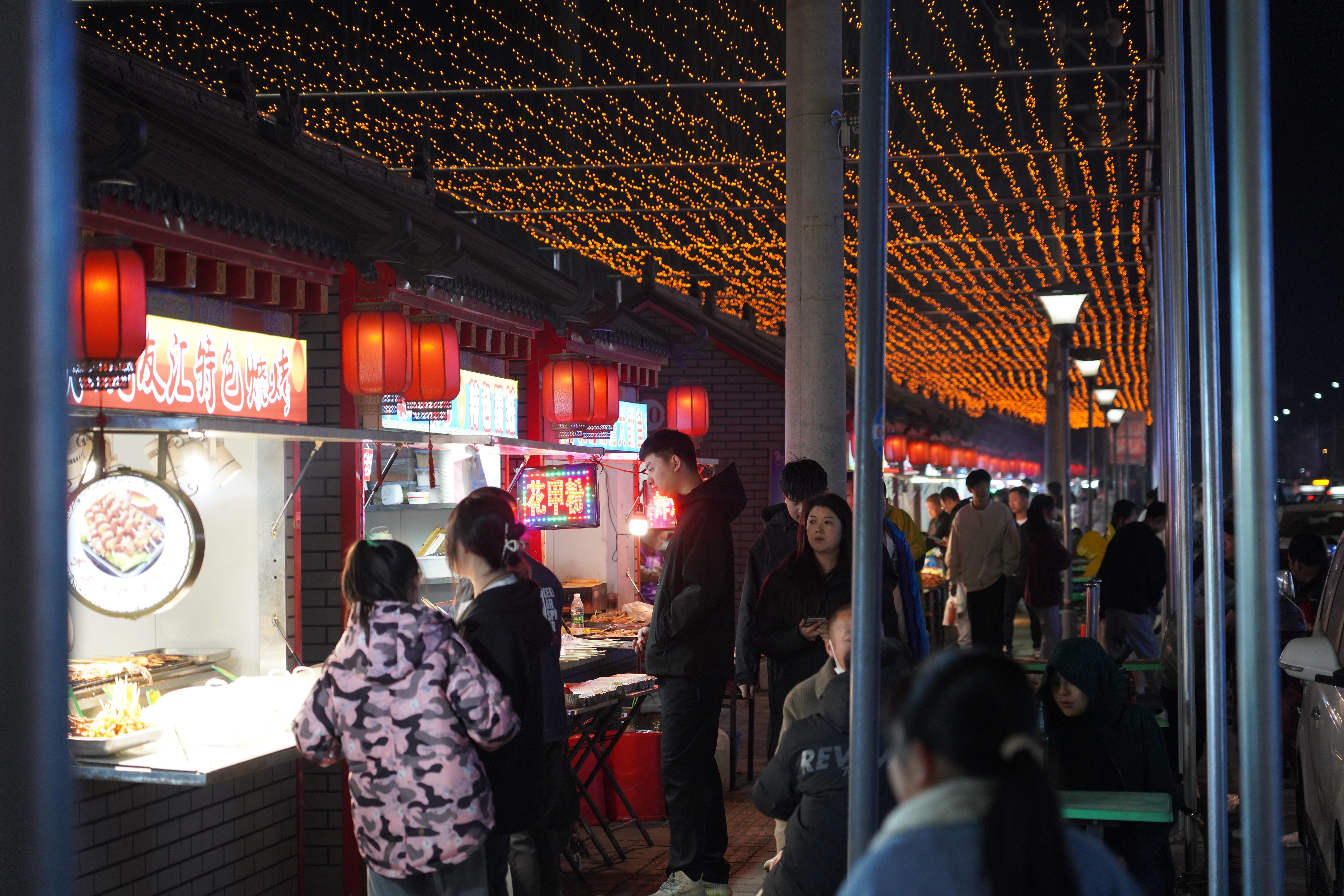 舒兰：幸福广场夜市人气旺，烟火气十足！