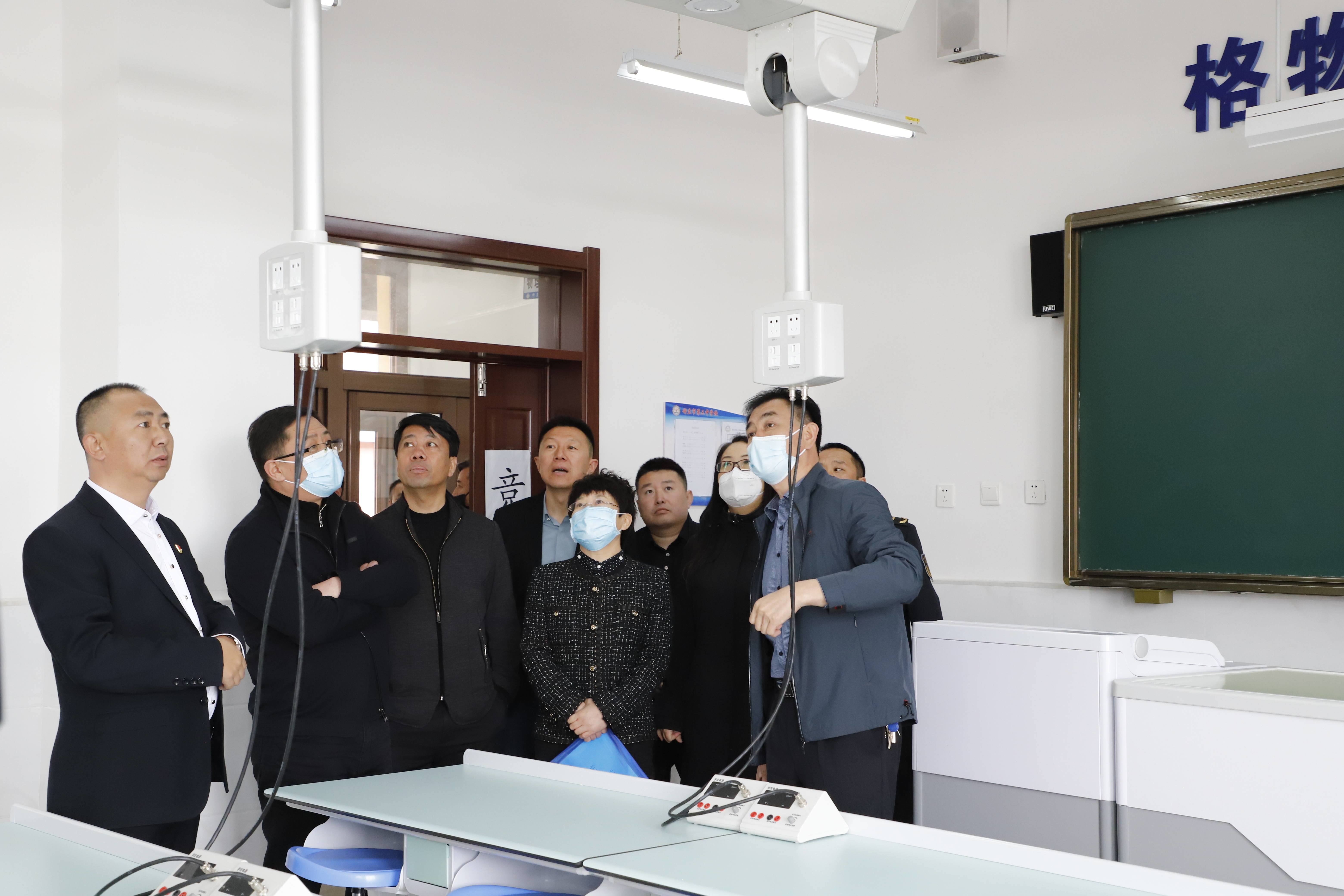 舒兰市人大常委会开展全市中小学校校园及食堂饮食安全情况视察工作