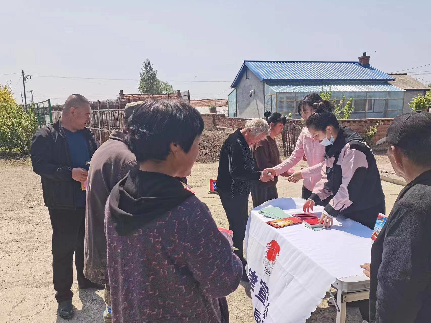 舒兰市莲花乡开展&ldquo;法治入村屯&rdquo;普法宣传