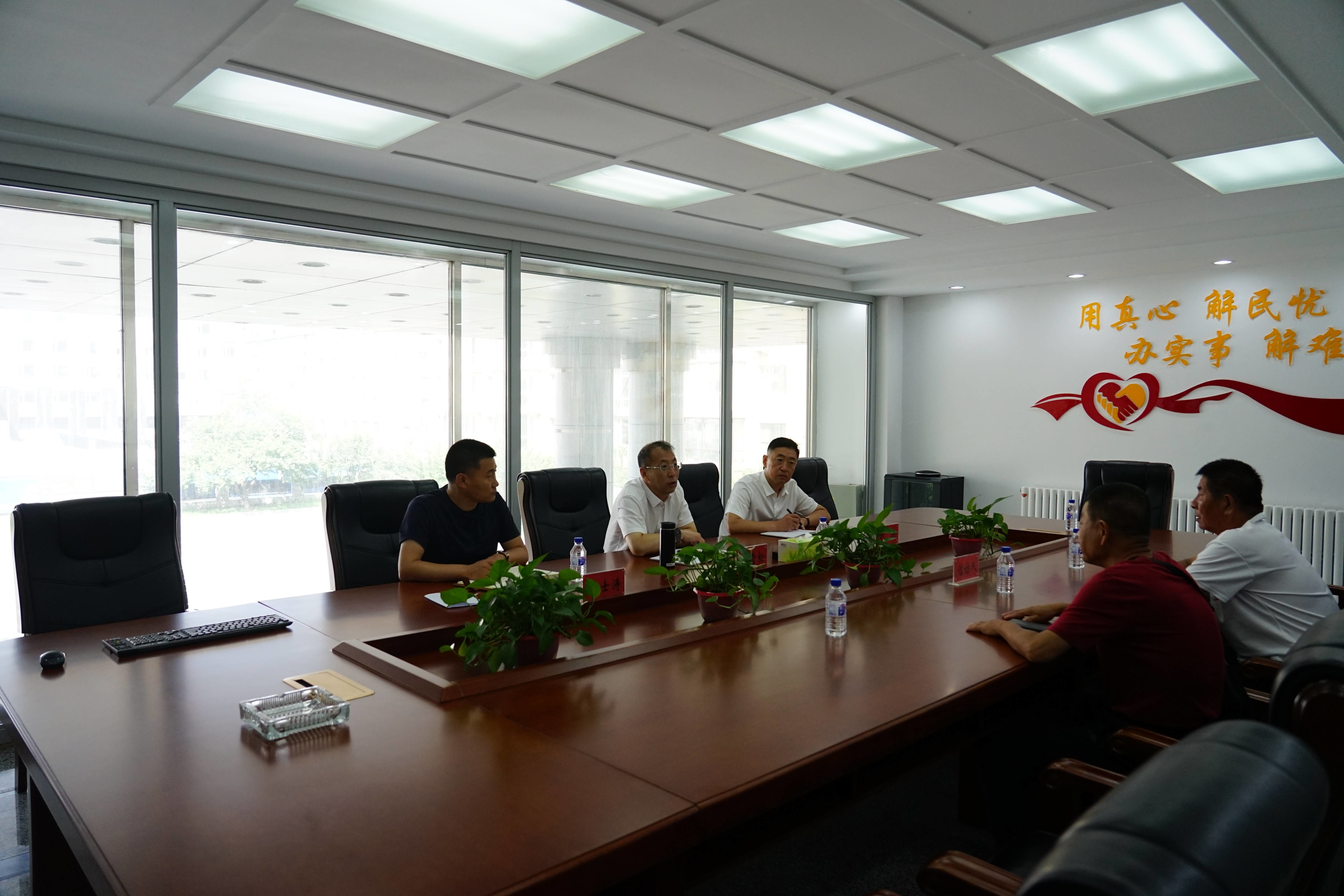 舒兰市委副书记、市长陈雪松接待来访群众