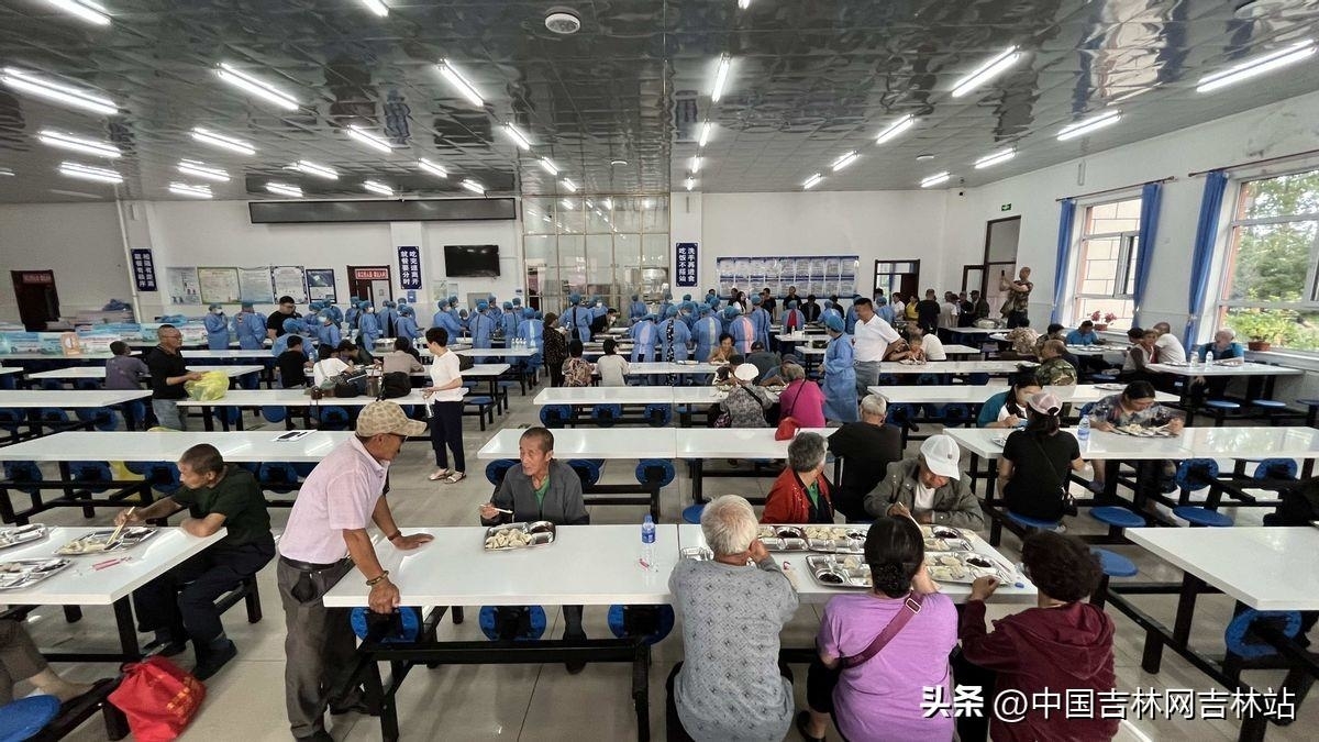 快来吃热腾腾的饺子 舒兰市安置点里的立秋