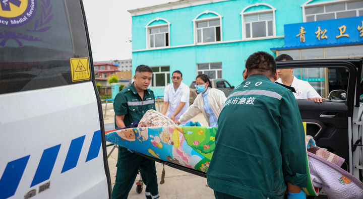 吉林舒兰抢险救灾群像