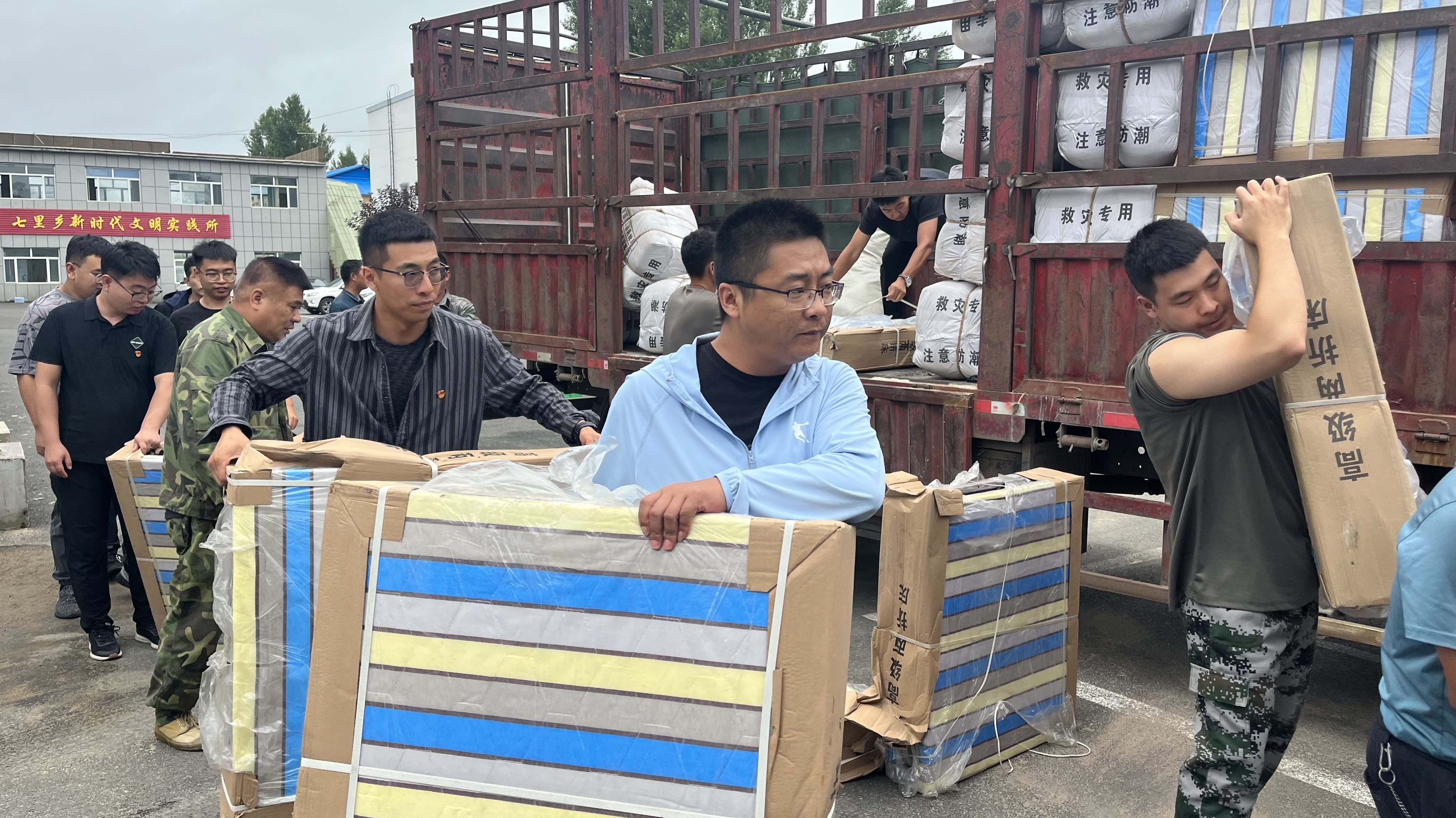 多方力量援助舒兰市七里乡抗洪一线