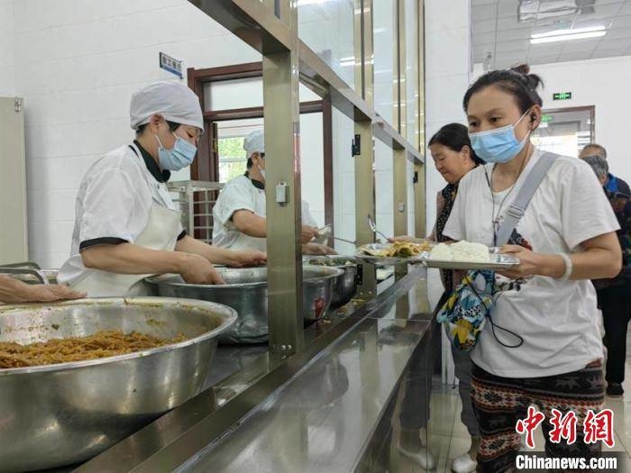 吉林舒兰安置点：24小时运转服务受灾群众