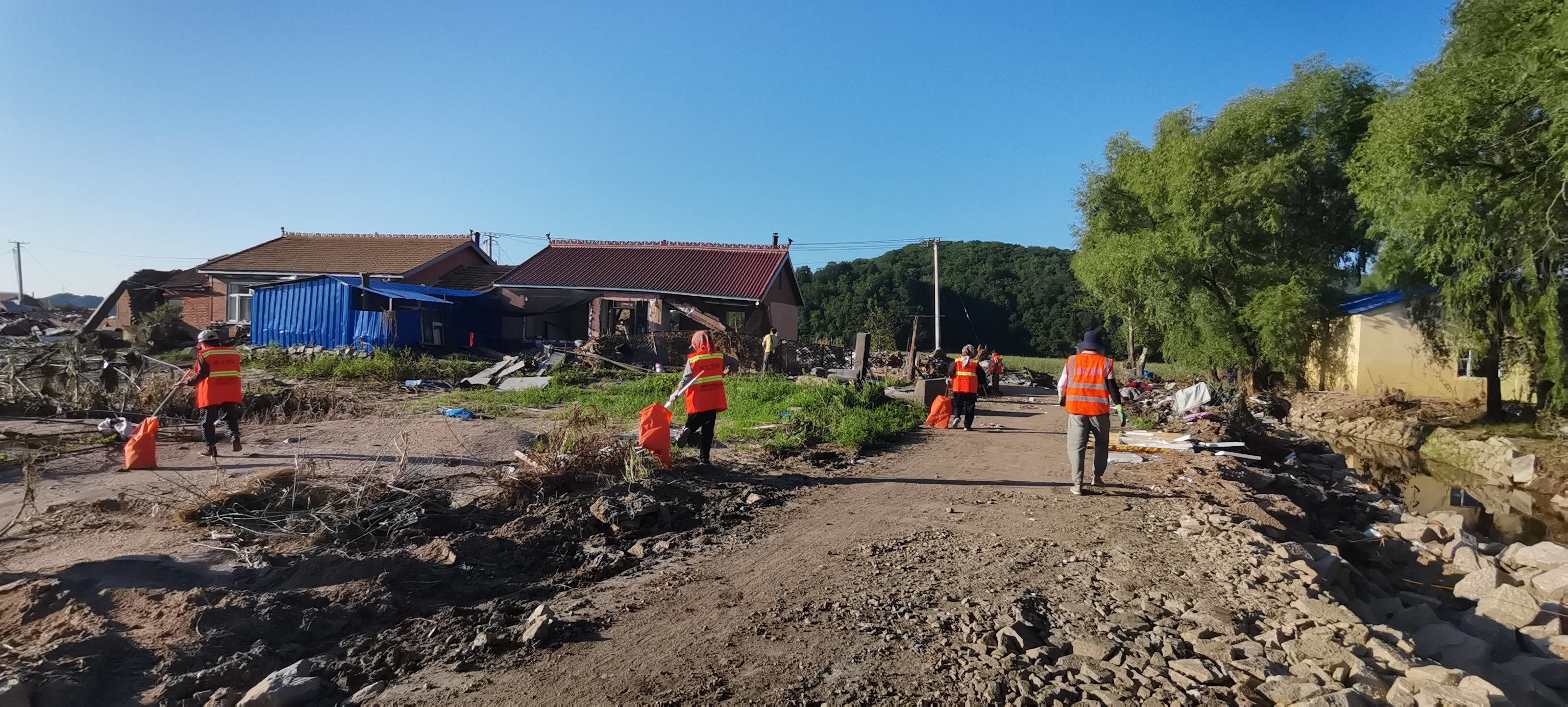 舒兰市农村公共事务服务中心扎实做好灾后生活垃圾收运处置工作