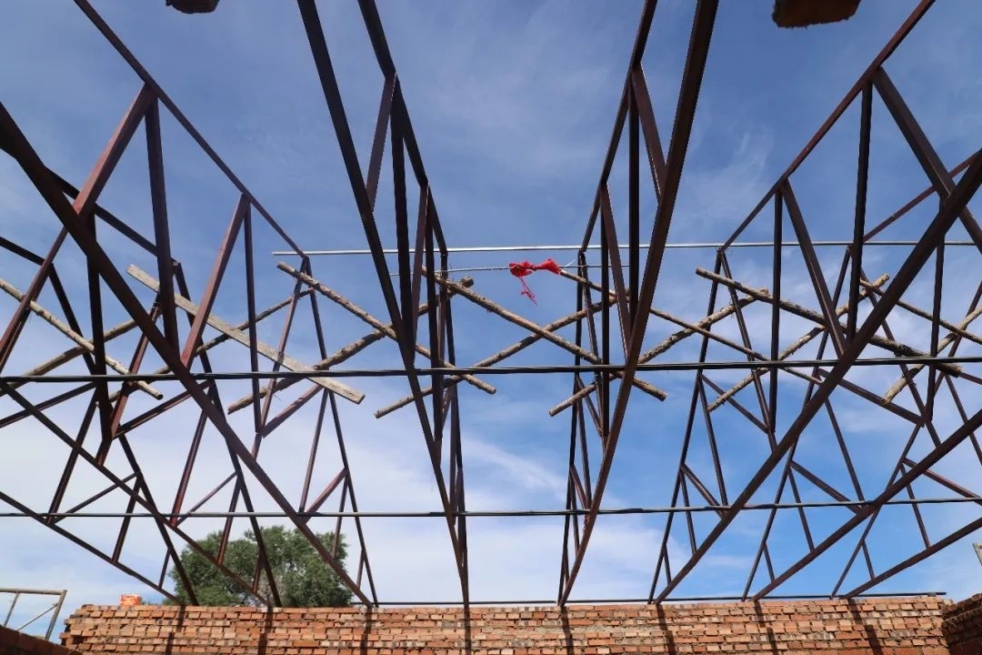 舒兰市开原镇首所灾后重建房屋顺利上梁