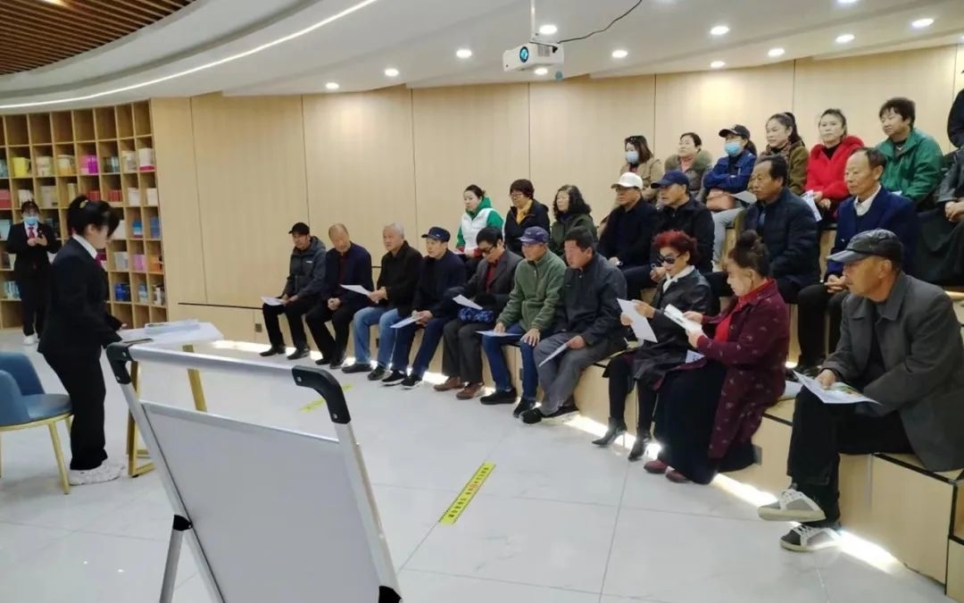 舒兰市南城街道爱民社区开展&ldquo;关爱老人 智慧助老&rdquo;普法知识宣传活动